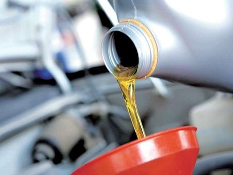 用上全合成机油就敢开1万公里？修车师傅：心疼发动机