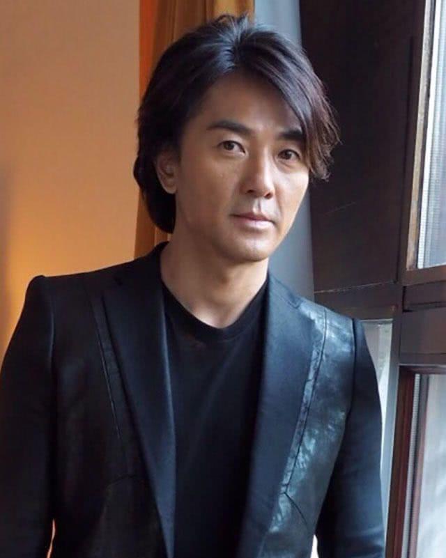 不怪郑伊健总是喜欢留长发他剪了板寸后才知啥叫硬汉