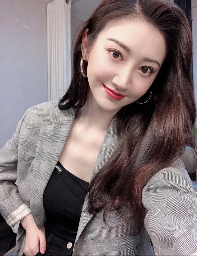 景甜520上线公开表白!晒自拍锁骨抢镜美出新高度,挪不