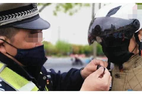 电动车两条“禁令”，一个管头，一个管脚，车主：还不如走路省心