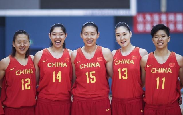 中国女篮第一中锋1米97身高令人生畏与丈夫从小认识生活幸福