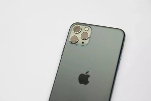 苹果11pro银色手机图片,苹果12pro银色手机图片 iphone11pro值不值得买?