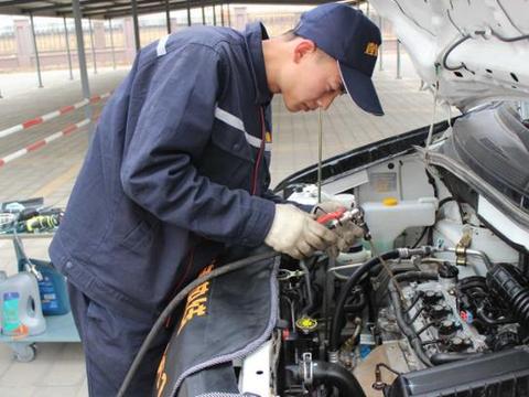 不管你开的什么车，这孔要及时清理！越开越有劲，越来越省油！