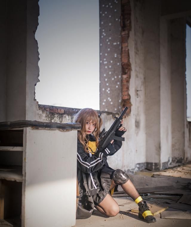 烂尾楼也能出杰作,美少女cos少女前线ump45,效果让人不得不服
