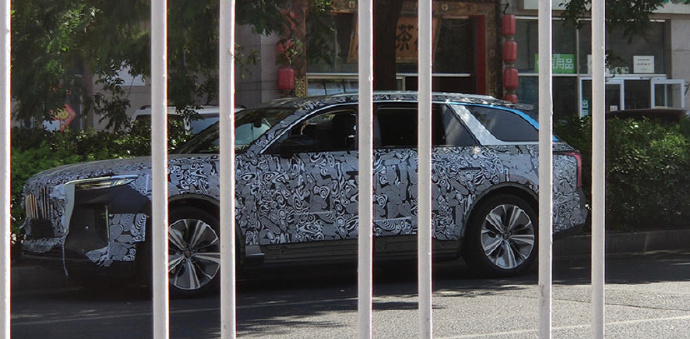 红旗旗舰SUV再曝光谍照,或命名为HS9,两种动力可选