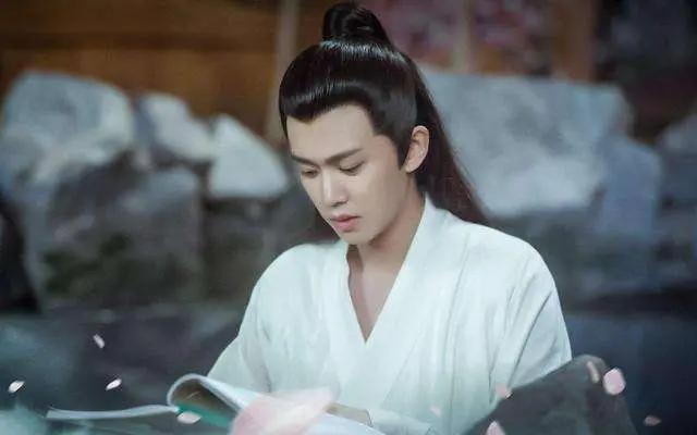 任嘉伦最红的四部影视剧《锦衣之下》算不上,演技巅峰的是这部