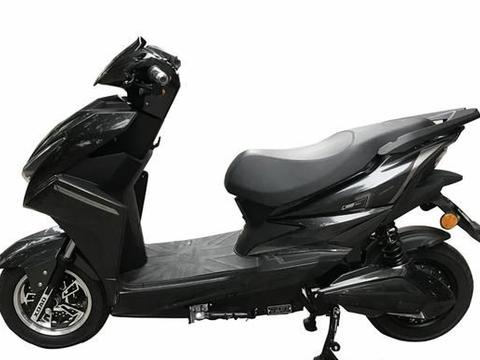 小刀旗下代步电摩，LED光源＋液晶仪表盘，智能补电