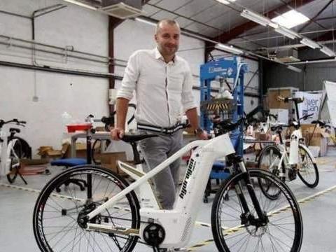 电动车“替代品”来了，不充电也不烧油，100公里只需8块钱