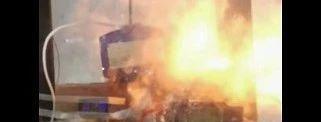 宁德时代三元电池针刺试验瞬间爆炸燃烧
