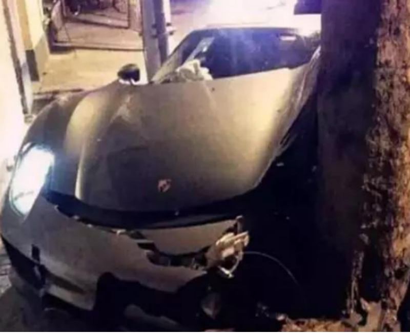 迈凯伦P1又撞啦!带你开开眼:那些年国内撞过的顶级豪车