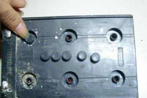 电动车不耐用了就要换电瓶？教你一招：2块钱就能让电瓶多用3年