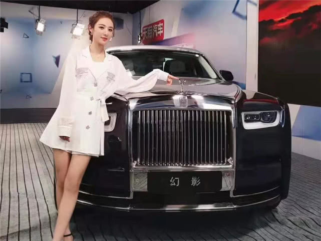 薇娅开610万劳斯莱斯引争议,看到她的作息表后,网友:她配的上