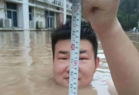 广东一场暴雨，浇透了新能源车主的心：自己选的车跪着也要开完？