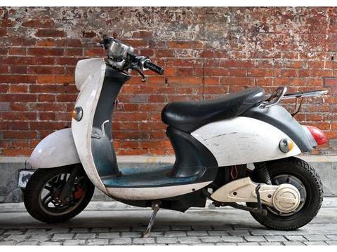 夏季最伤电动车电池的5种充电方式，不少人在犯！一次可能就充坏