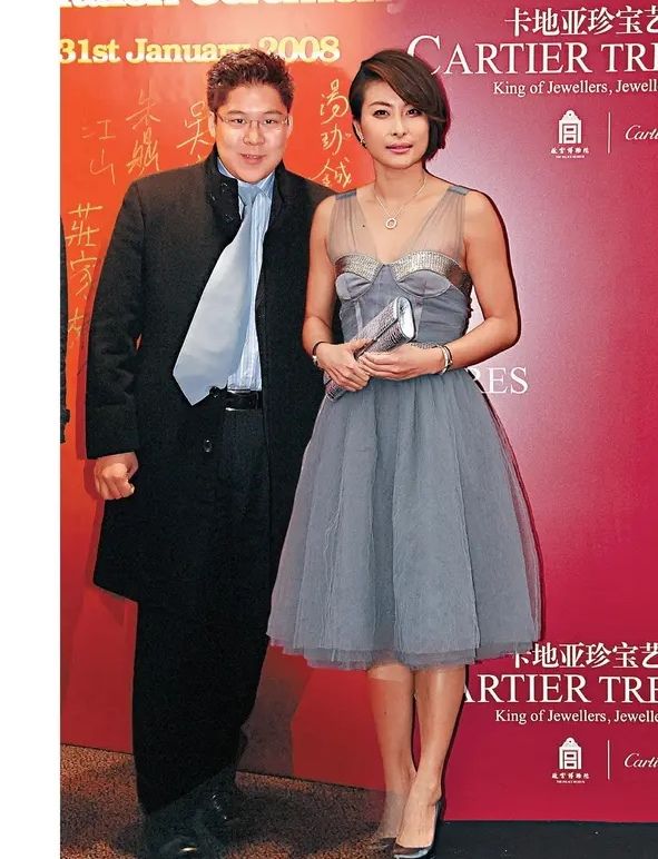 郭晶晶的确是富太太,很注重保养脸蛋,毕竟天然脸美得更久!