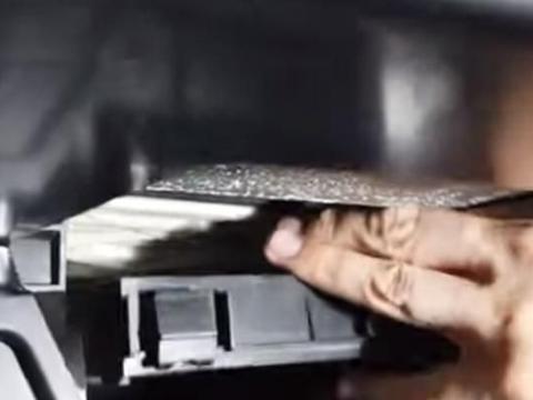 空气滤清器，如果你是2.0T的车，那么有必要3年换一次