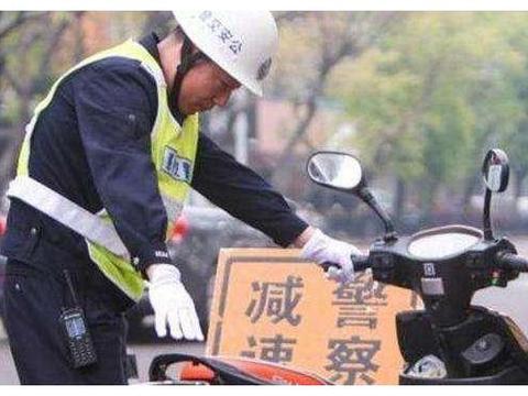 骑着新国标电动车，追不上前面的自行车，专家是不是该解释一下？