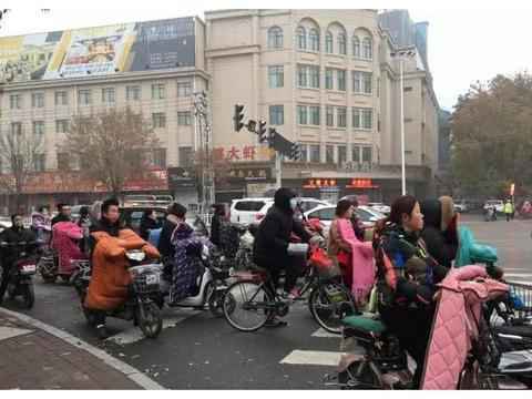 铅酸电动车与锂电车哪个更好？内行人：从5个方面给你分析