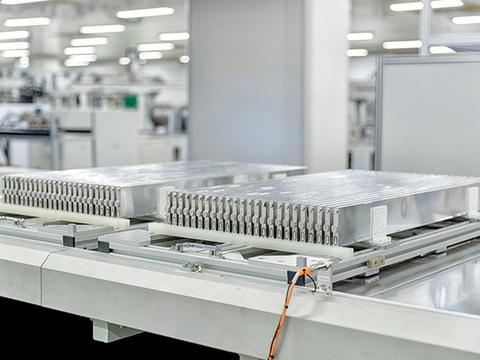 比亚迪的“钢针”能否刺破宁德时代的电池？