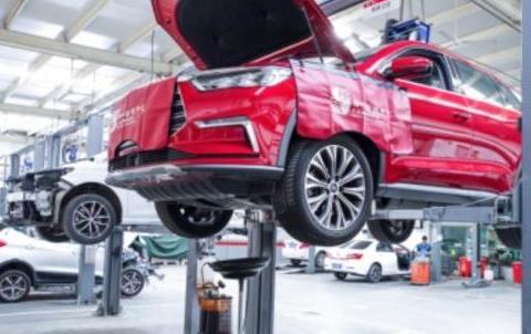 插电混动和纯电动汽车的保养成本，哪个低一些？