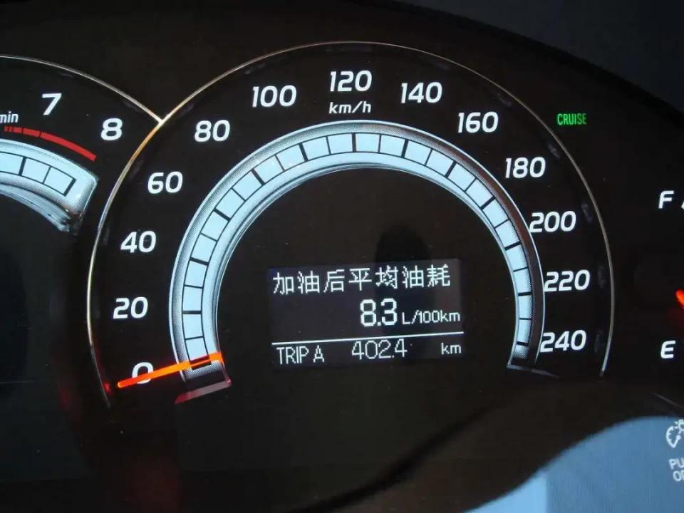 汽车油耗表上显示的瞬时油耗,平均油耗,续航里程是如何计算的?