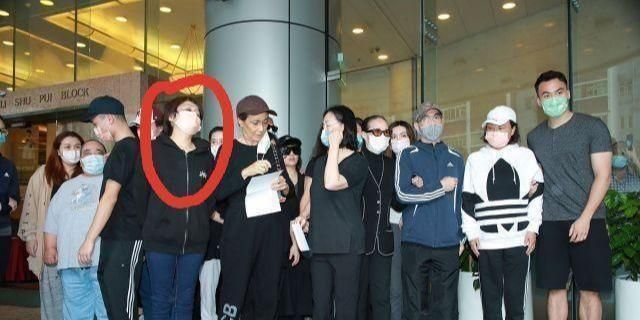 刚去世2个小时就被遗忘?二房三房怀抱文件,赌王遗物用破袋子装