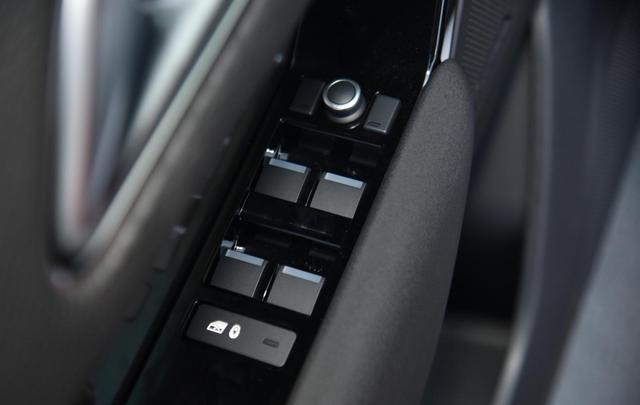 69万降到57.28万,揽胜星脉从“最美路虎”到无人问津,只花了2年