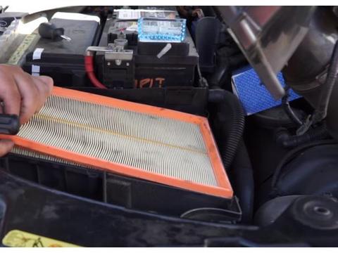 空气滤清器，如果你是2.0T的车，那么有必要3年换一次