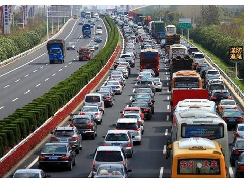 国内首个禁售燃油城市已定，新能源将成主流，车主：刚买新车咋办