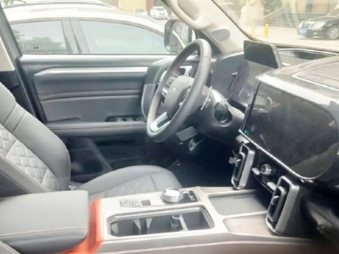 酷似“G”！？或命名全新车系 哈弗全新硬派SUV路试谍照曝光