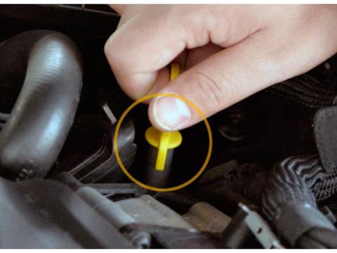 机油5千公里一换？修车工：好好的车都毁你手里，别乱换机油了