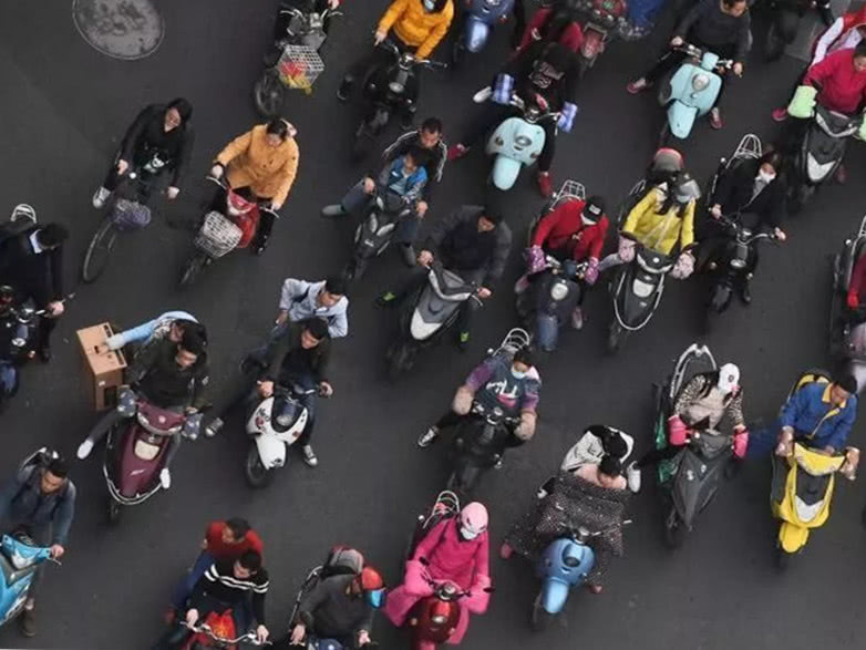 电动车新规要求全民上牌，影响再次升级！网友：此行业影响最大！