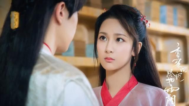 过度依赖“玻尿酸”!萧亚轩等女星的肿脸泡谁家强?生图太吓人
