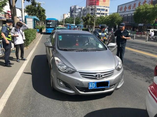 常州金坛东站一举查获非法营运的“黑车”4辆!