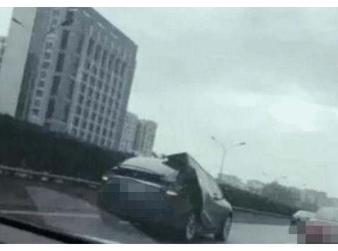 广州袭来一场雨，特斯拉车主遭殃，车门关不上了