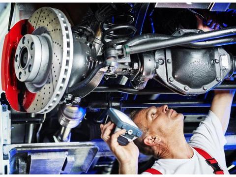 为啥老司机都在排气管放块磁铁？修车工恨得牙痒痒：砸我饭碗？