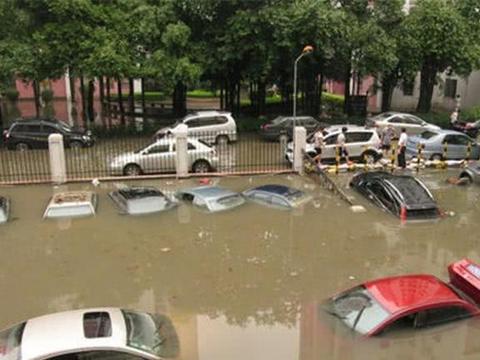 一场暴雨让新能源车露出“真面目”，车主：看走眼了