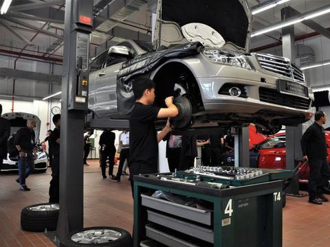 修车师傅：车上一些地方需勤清理，否则汽车或启动不了