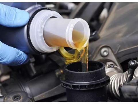 机油5千公里一换？修车工：好好的车都毁你手里，别乱换机油了
