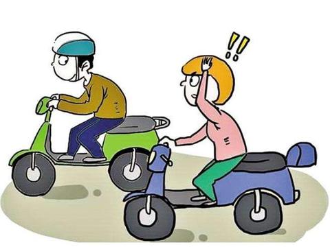 骑电动车戴头盔惹争议，夏天太热，头盔存放成问题