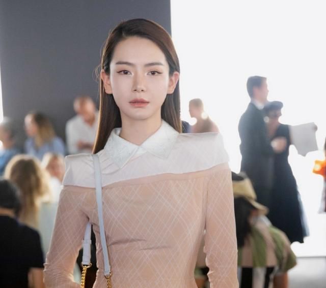 过度依赖“玻尿酸”!萧亚轩等女星的肿脸泡谁家强?生图太吓人