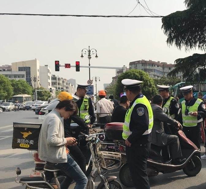 电动车“四禁”上线，被抓到下场就是罚款，老百姓出行难上加难！