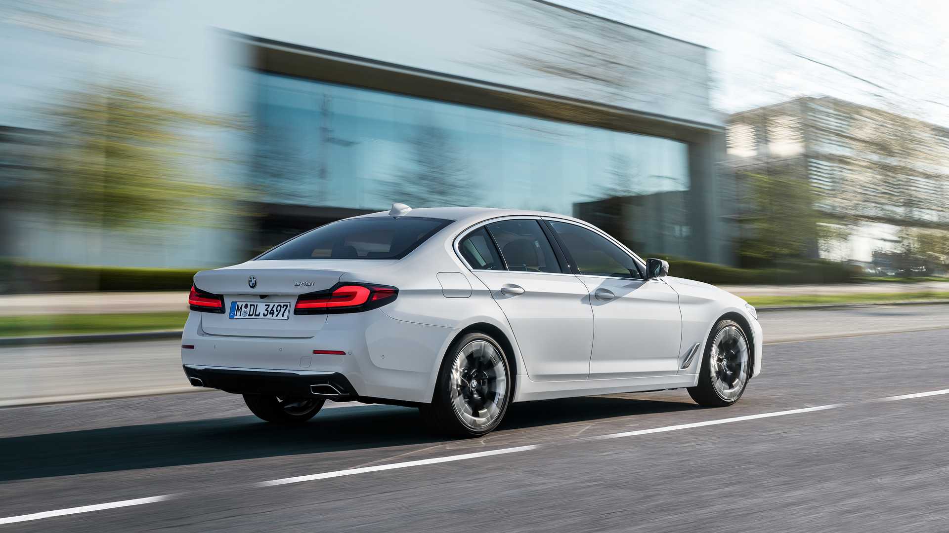 加入48V轻混系统,新款宝马5系官图发布|新车