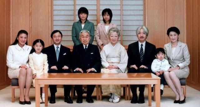 日本天皇家族传承千年不倒,二战战败后,为何能依然保留至今?