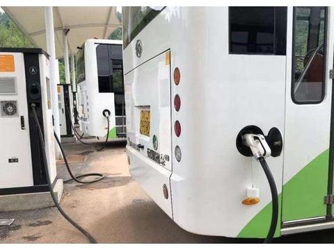 充电站是一种“加电”设施，主要服务于大中型车型