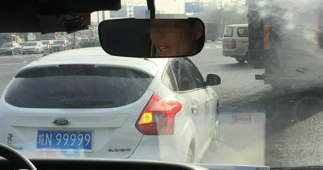 偶遇99999福克斯，前任车主嫌车牌高调，放弃后被随机选中