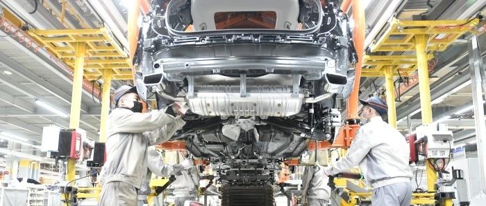 两会“滴灌”汽车业，产业转型激发青年活力