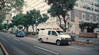 救护车来了以后,本以为是去公立医院,到了地方,发现只是路过罢了.