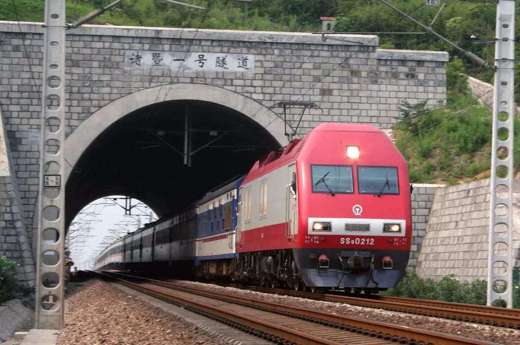 火车司机将退出历史舞台,盘点大满贯老司机