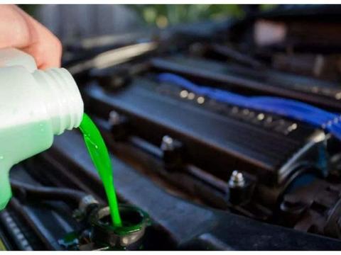 汽车自带的防冻液能用多久？很多车主不知道，等到爆缸就晚了